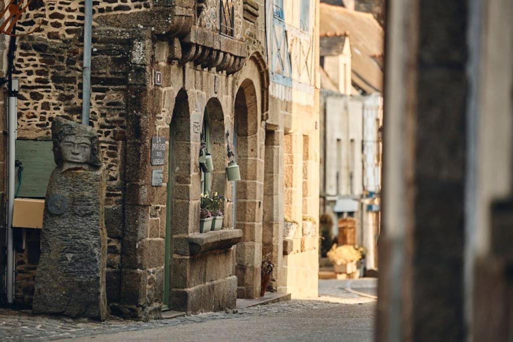 Charmante Maison, Coeur De Bourg Bazouges-la-Pérouse エクステリア 写真